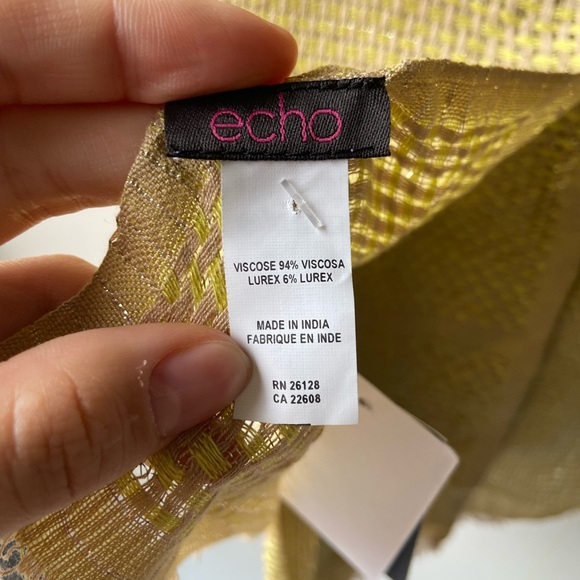 🦋 2/$20 Gold metallic scarf NWT - Picture 3 of 8